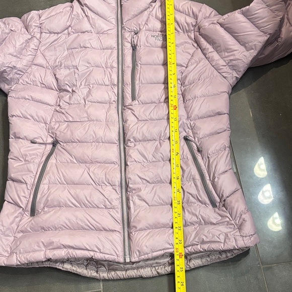 The North Face Women's Light Purple Puffer Jacket - Picture 13 of 17